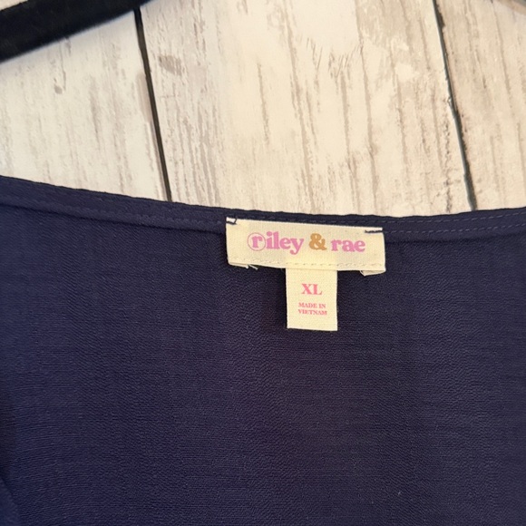 Riley & Rae Navy V-Neck Blouse - Picture 5 of 5